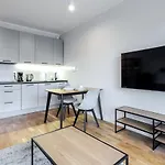 W Centrum- Wenecja Apartment *